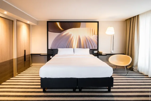 جناح بسرير مزدوج، Simon Hotel 1/2
