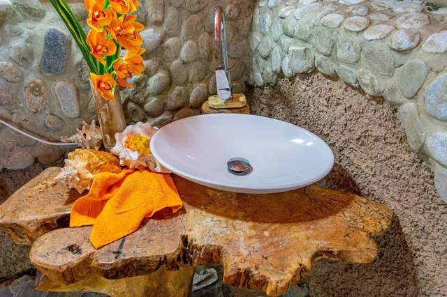 كابينة رومانسية بسرير كينج وسرير فردي، Chalet Tropical Village B&amp;B 1/1