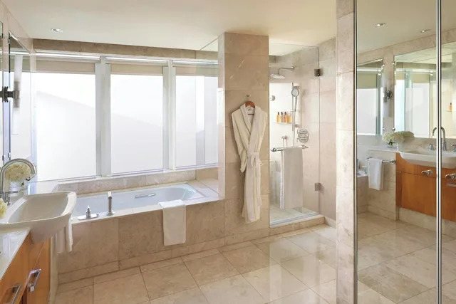 غرفة كلوب بسرير كينج مع دخول الصالة، The Ritz Carlton Dubai International Financial Centre 9/10