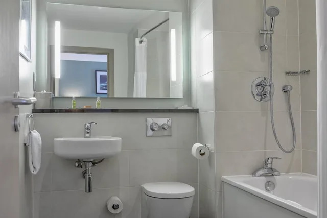 غرفة ديلوكس بسرير مزدوج وسرير فردي، DoubleTree by Hilton London Angel Kings Cross 5/9