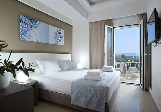 شقة بسريرين منفصلين وسرير كينج بإطلالة على البحر بشرفة بغرفتي نوم، Coral Apartments 1/4