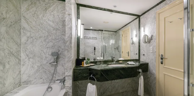 Executive, Twin Beds, Club Lounge Access, Hilton Brussels Grand Place 6/7