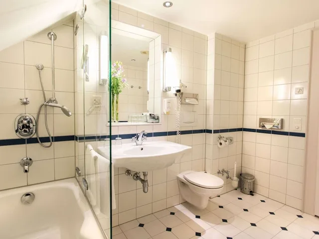 غرفة بريفيليج بسرير كينج، Mercure Grand Hotel Biedermeier Wien 4/5