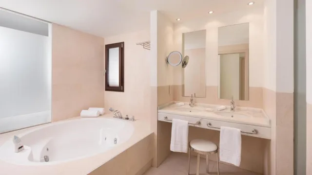 Junior Suite, Double Bed, Balcony or Terrace، Sheraton Hacienda Del Alamo Golf And Spa Resort 1/1