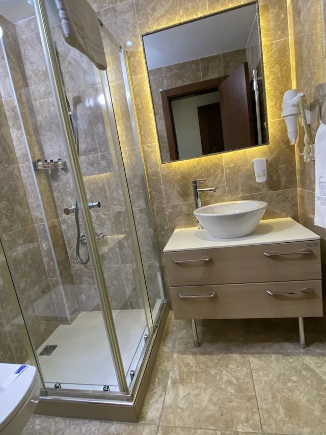 غرفة ديلوكس عائلية ثلاثية بسرير مزدوج بإطلالة على البحر بغرفتي نوم، Four Doors Hotel 3/3