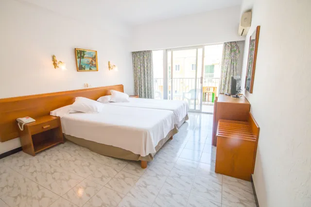 Standard, Double Bed, Hotel Amic Gala 2/3