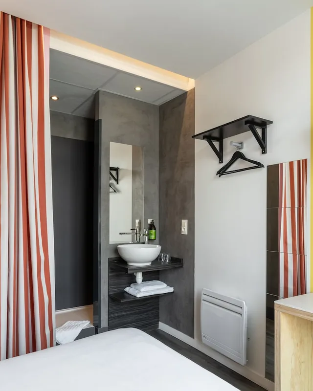 غرفة صغيرة بسرير مزدوج، DEMAIN Hotel & Conciergerie 2/2