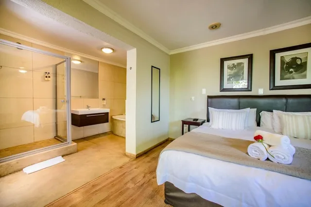 غرفة فاخرة بسرير كينج، Zebrina Guest House 1/5