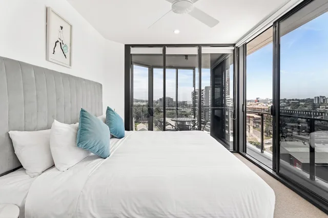 2 Bedrooms, Apartment, King and Queen Bed, 2 Bathrooms، Brisbane One Apartments by CLLIX 4/6