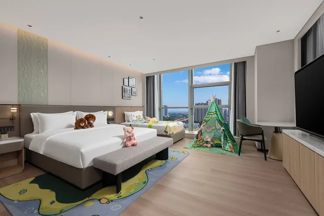 Kids Theme, Premium, 1 King and 1 Single Beds، Holiday Inn Rizhao Seaview by IHG 2/5