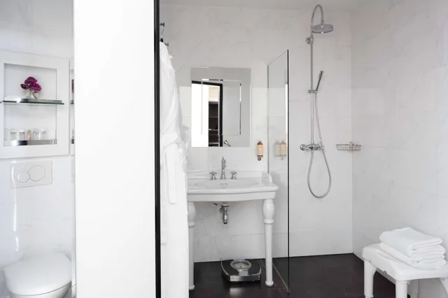 غرفة سوبيريور بسريرين منفصلين، Le 123 Elysees Astotel 3/3