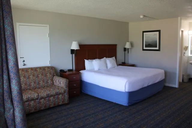 Upgrade, King Bed, Hot Tub، Days Inn by Wyndham Luray Shenandoah 6/10