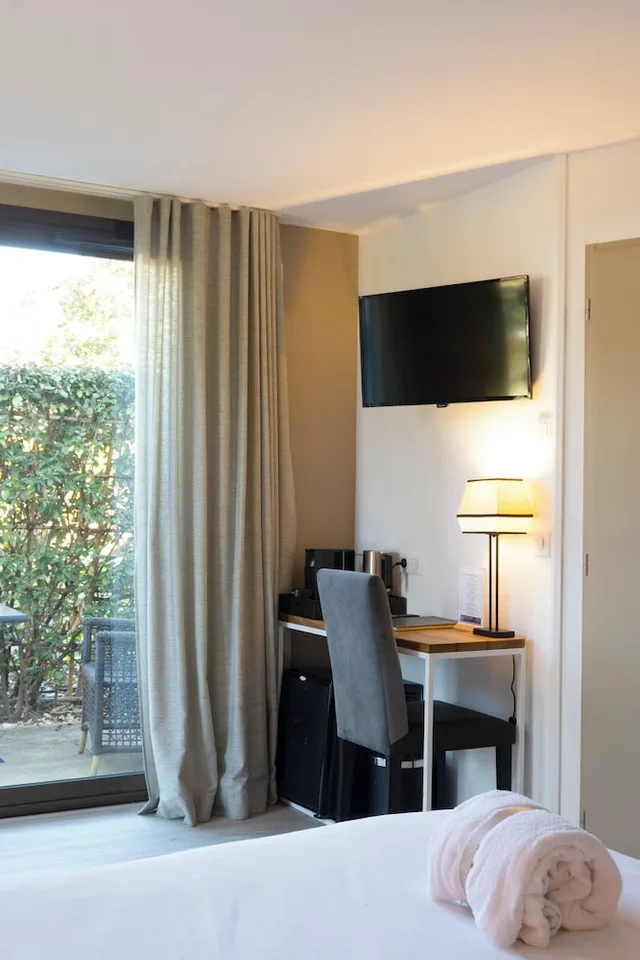 غرفة قياسية بسرير مزدوج بإطلالة على البحيرة في الملحق، Ancor Hotel 3/6