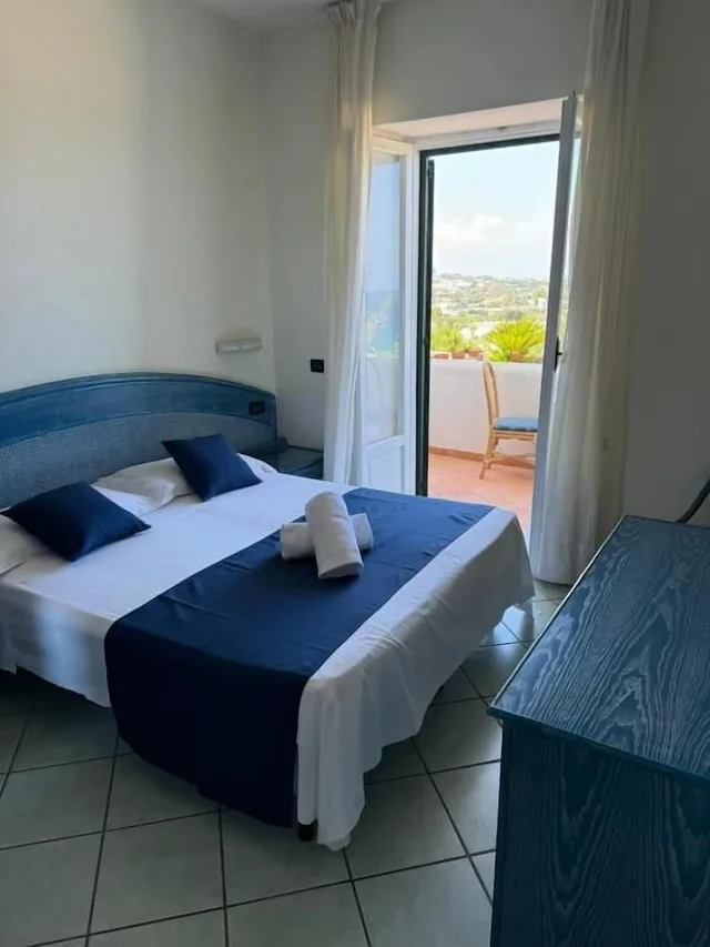 Room, Quadruple, 2 Double and Twin Beds, Sea View, Balcony، Parco dei Principi Resort & Spa Ischia 2/3