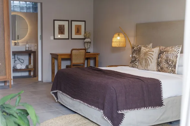 Deluxe, Queen Bed, Garden View, Bloomfield Umalas 3/3