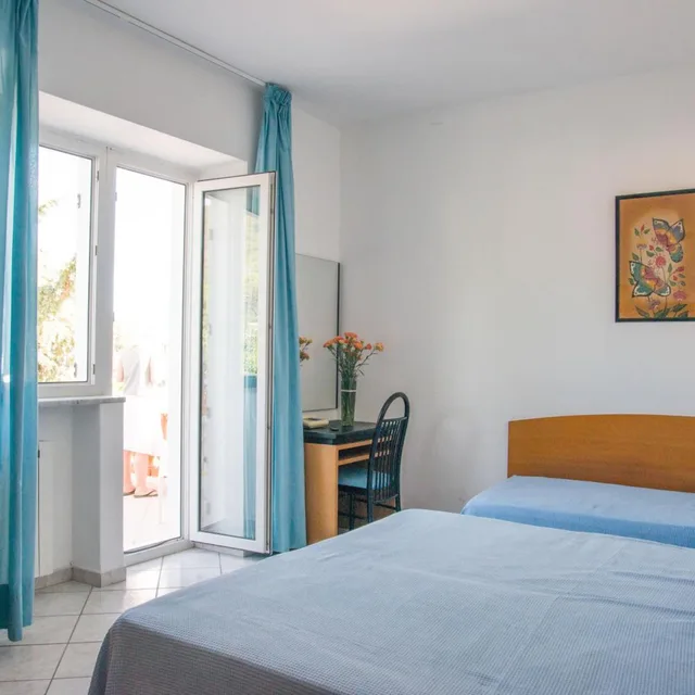 غرفة اقتصادية ثلاثية، HOTEL INTERNAZIONALE 1/9
