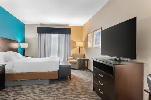 جناح بسرير كينج، Best Western Plus Hiawatha Hotel 2/9