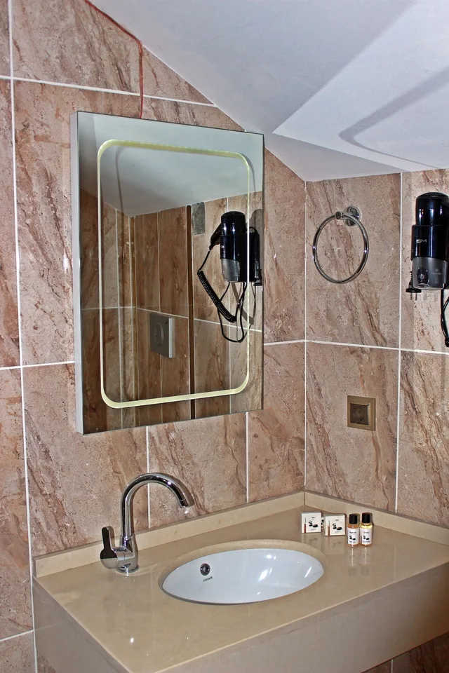 غرفة بسرير مزدوج بشرفة، Feza Otel 6/6