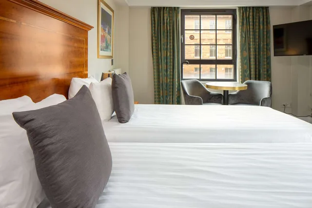 غرفة قياسية بسريرين منفصلين، Glasgow Argyle Hotel, BW Signature Collection 2/3