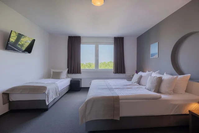 غرفة قياسية ثلاثية بثلاثة أسرّة، Hotel Aviva Neue Messe 4/6