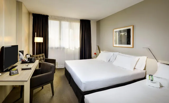 غرفة ثلاثية، SERCOTEL AMISTER ART HOTEL 6/8