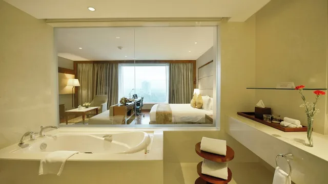 غرفة بريميوم بسرير كينج، CROWNE PLAZA KOCHI 6/8