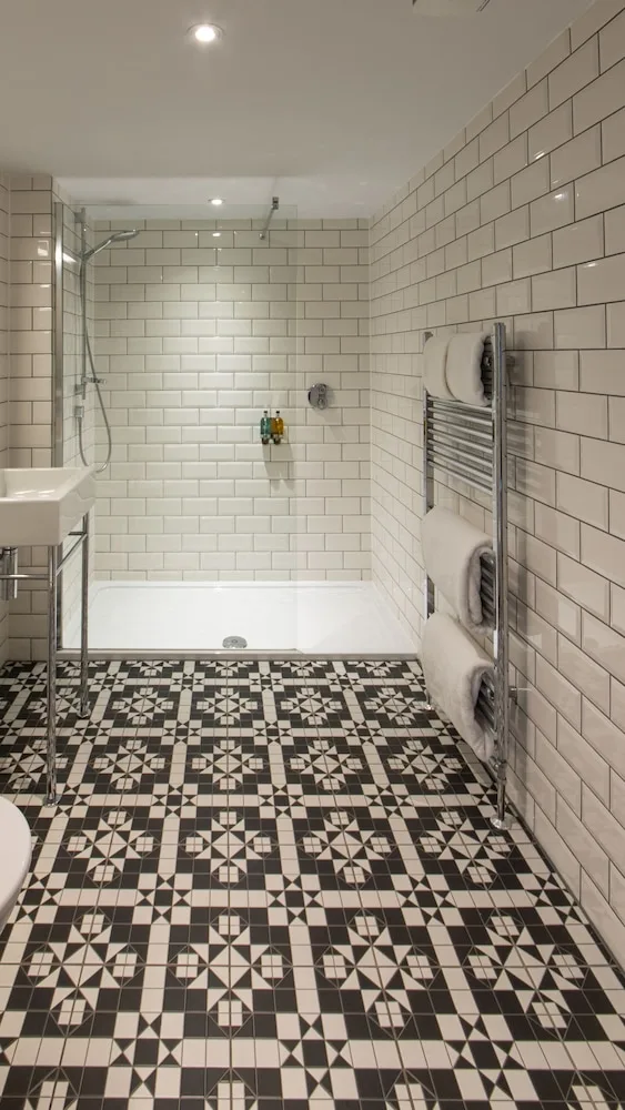 شقة سوبيريور بسرير كوين بغرفة نوم واحدة مع أريكة، Linton Collection - Blackfriars Lofts 4/5
