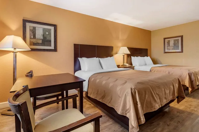 غرفة بسريرين كوين للمدخنين، Quality Inn Russellville I-40 2/4