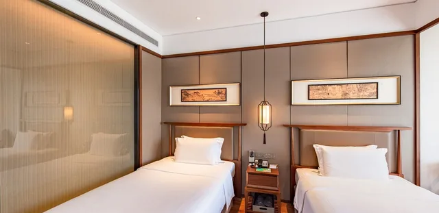 غرفة ديلوكس بسريرين منفصلين بإطلالة على الحديقة، Grand Skylight International Pingshan 1/4