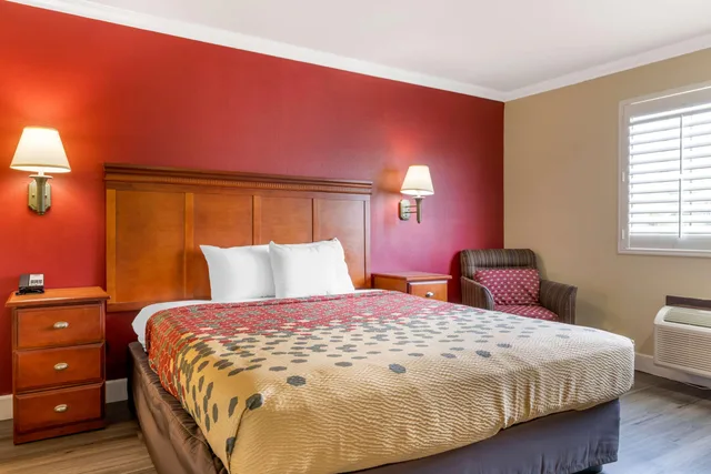 جناح بسرير كينج، Econo Lodge Moreno Valley 4/6