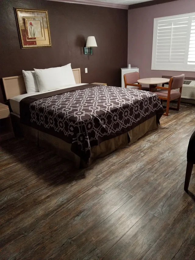 Standard, King Bed, Smoking, Hollywood Stars Inn 1/3