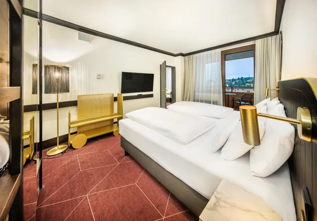 جناح بسرير كوين مع أريكة، Vienna House by Wyndham Diplomat Prague 1/7