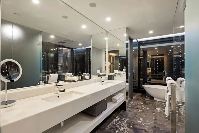 Cabana, Suite, King Bed, Pool Side، Emporium Hotel South Bank 8/10