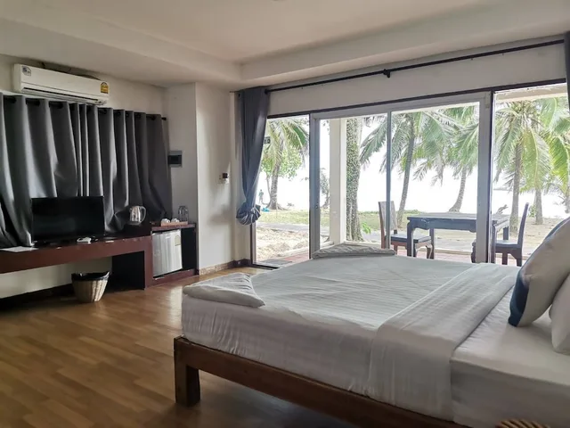 Standard, Double Bed, Beach Front, Ground Floor، Siam Beach Resort 4/5