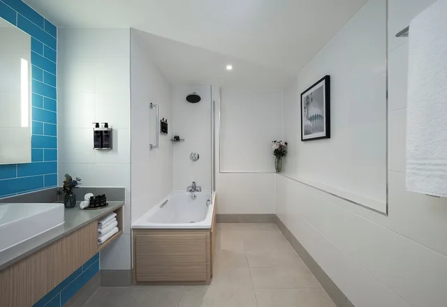 Senior, Studio, Suite, King Bed, Sea View، Leonardo Royal Hotel Brighton Waterfront 9/9