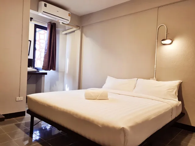 غرفة اقتصادية بسرير كينج بحمام خاص، The 8 Factory Hostel Phitsanulok 2/3