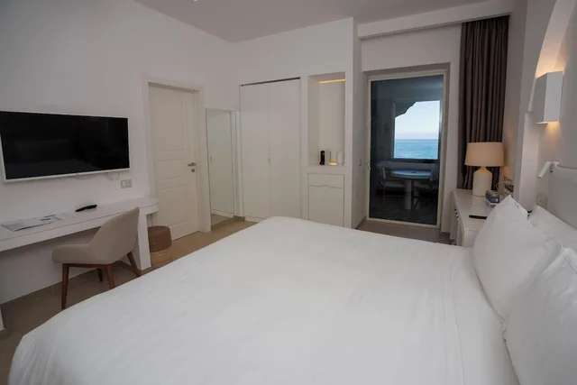 جناح جونيور بسرير كينج بإطلالة على البحر بشرفة، Pagoda Hotel Residence 2/4