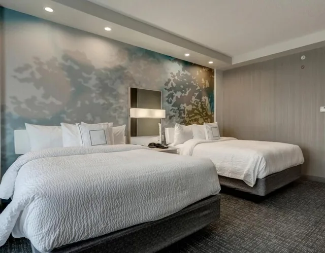 غرفة بسريرين كوين بحوض استحمام لذوي الإعاقة، COURTYARD BY MARRIOTT DEPTFORD 1/5