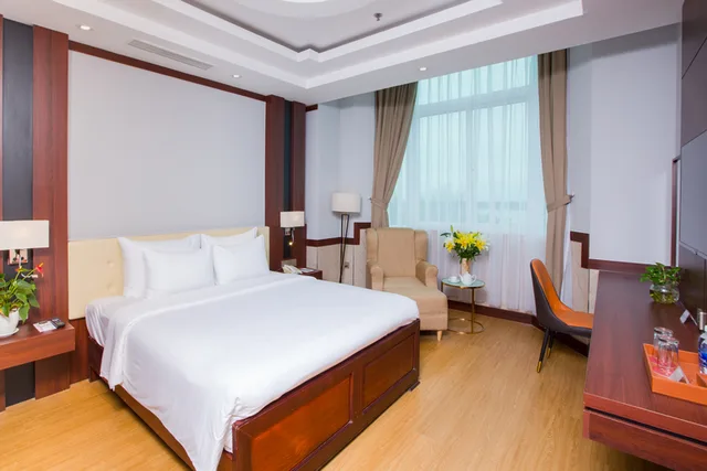 Executive, Suite, River View, Van Phat Riverside Hotel 2/4