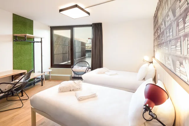 استوديو ديلوكس بسرير كينج بشرفة، Generator Hostel Paris 7/10