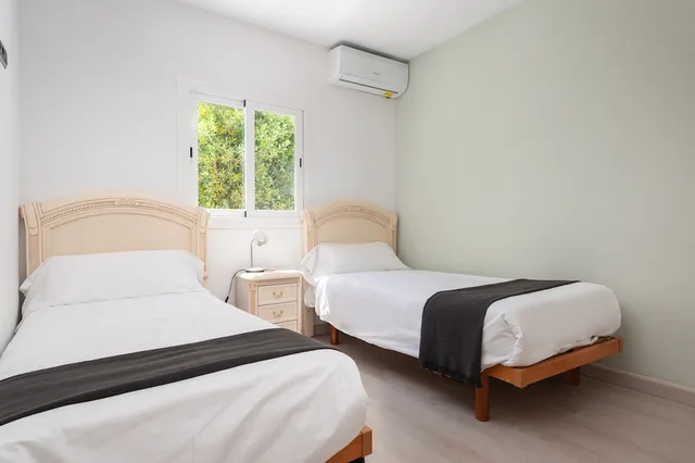 2 Bedrooms, Apartment, Queen and Twin Beds, Sofa, Olive Beach Apartments 2/3
