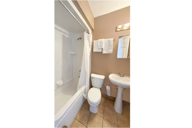 Premium, Double Bed, Sparta Seven Motel By OYO near Milledgeville 3/3