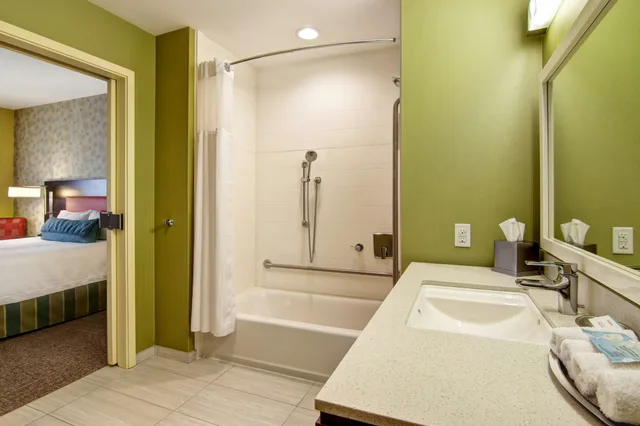 جناح بسرير كوين لذوي الإعاقة، Home2 Suites By Hilton West Edmonton Alberta Canada 9/10