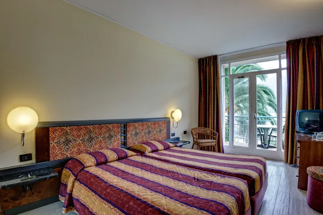غرفة سوبيريور بسريرين منفصلين، Hotel Cristina 2/10