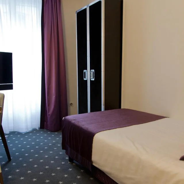 غرفة مفردة، Hotel Du Triangle D Or 3/15
