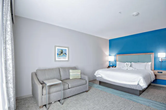 غرفة بسرير كينج، Hampton Inn and Suites Mary Esther Fort Walton Beach 1/4