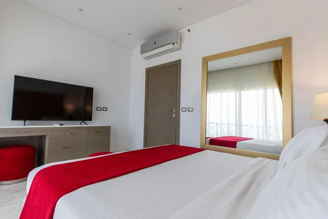 غرفة عائلية بإطلالة على المسبح، M Hotels at Porto Marina 2/7