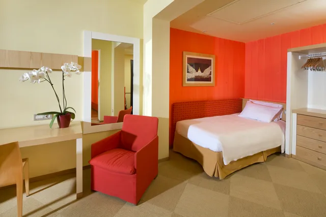 غرفة قياسية ثلاثية، Hilton Sorrento Palace 2/2