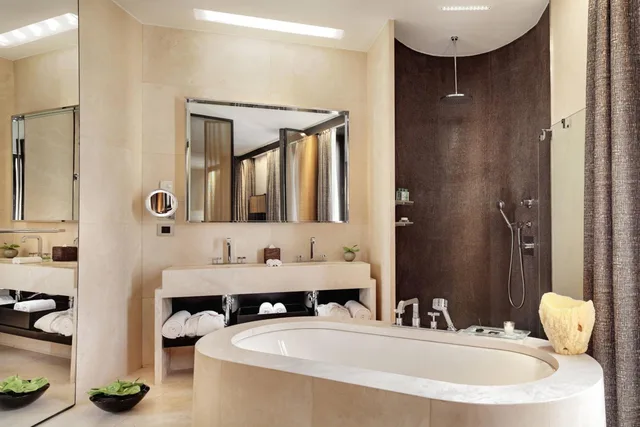 جناح سوبيريور بسرير كينج بإطلالة على الحديقة، Bulgari Hotel Milano 4/4