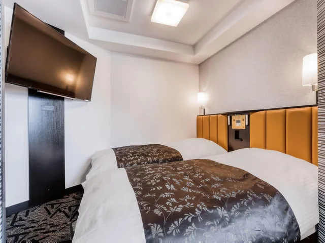 Compact, 2 Double Beds, Corner، APA Hotel Takaoka Ekimae 2/2